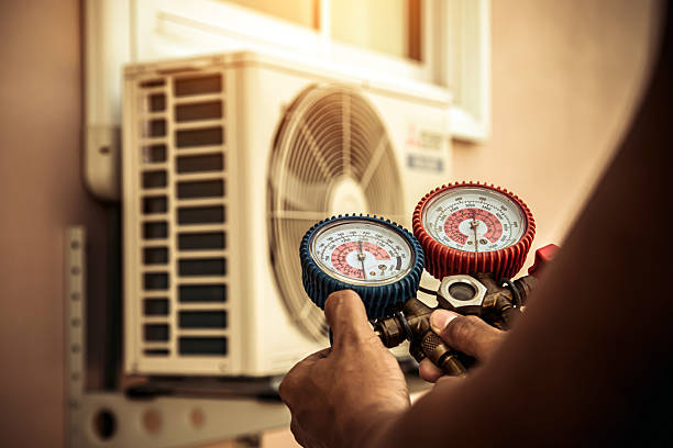 Professional Hvac technician working in Elverson, PA